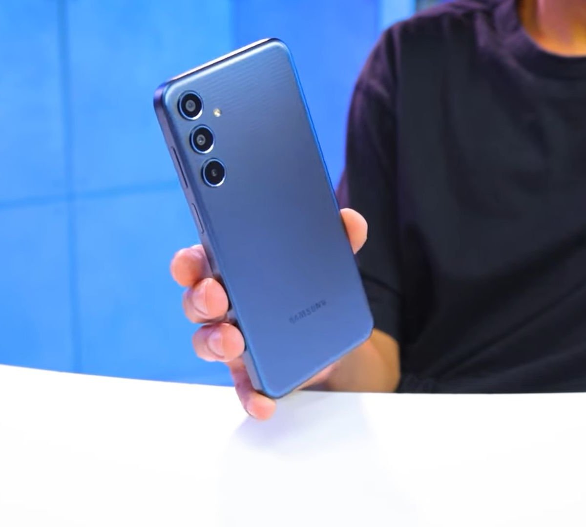 Samsung Galaxy M35 review: baratinho, completo e melhor do que você acha que é