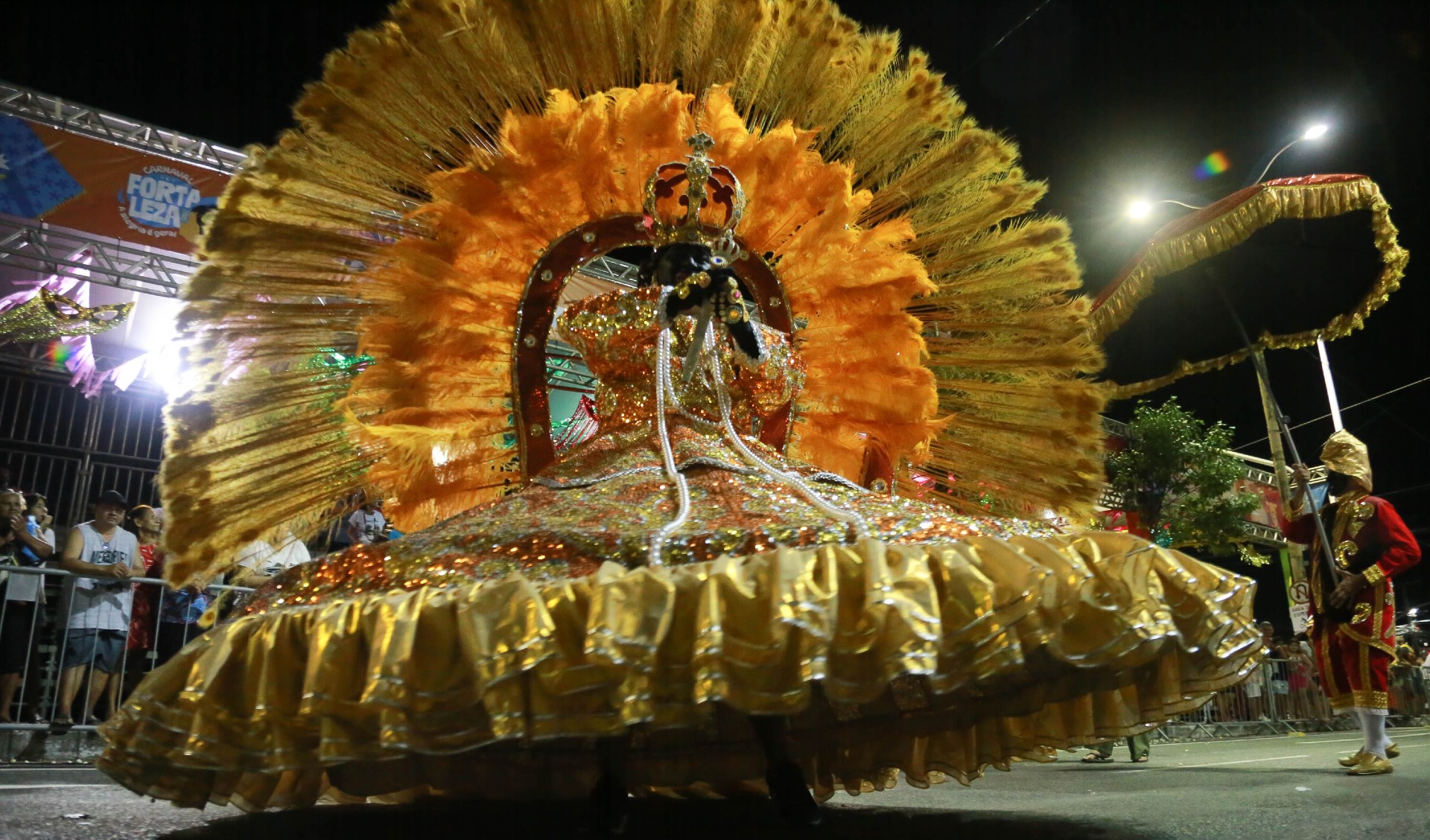Tradição dos Maracatus encanta público do polo carnavalesco 