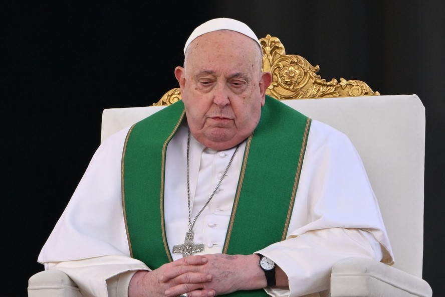 Situação do Papa é estável e sem uso ventilação mecânica