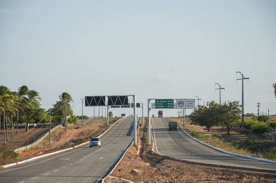 Sete rodovias estaduais que cortam 15 municípios cearenses serão duplicadas; veja locais - Negócios