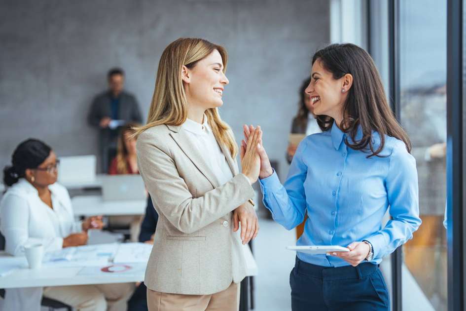 Networking estratégico para mulheres: como construir relações que impulsionam a carreira - Delania Santos