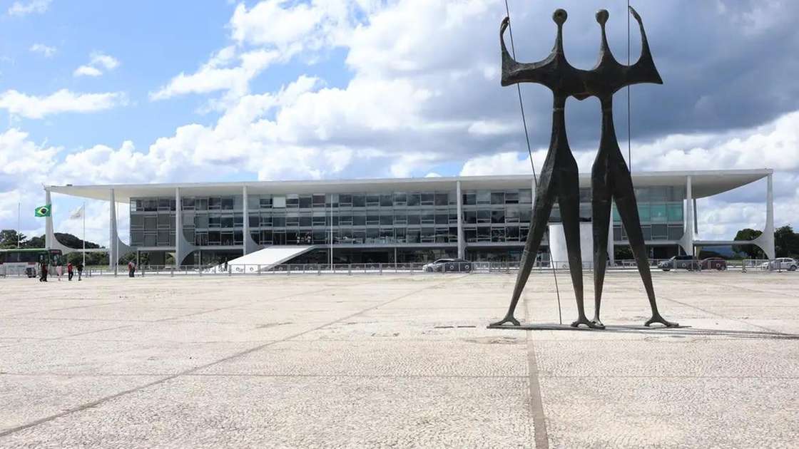 Economia brasileira: consertar o que está errado é difícil - Egídio Serpa