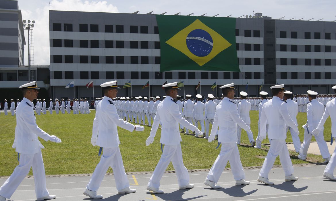 Marinha divulga edital para concurso