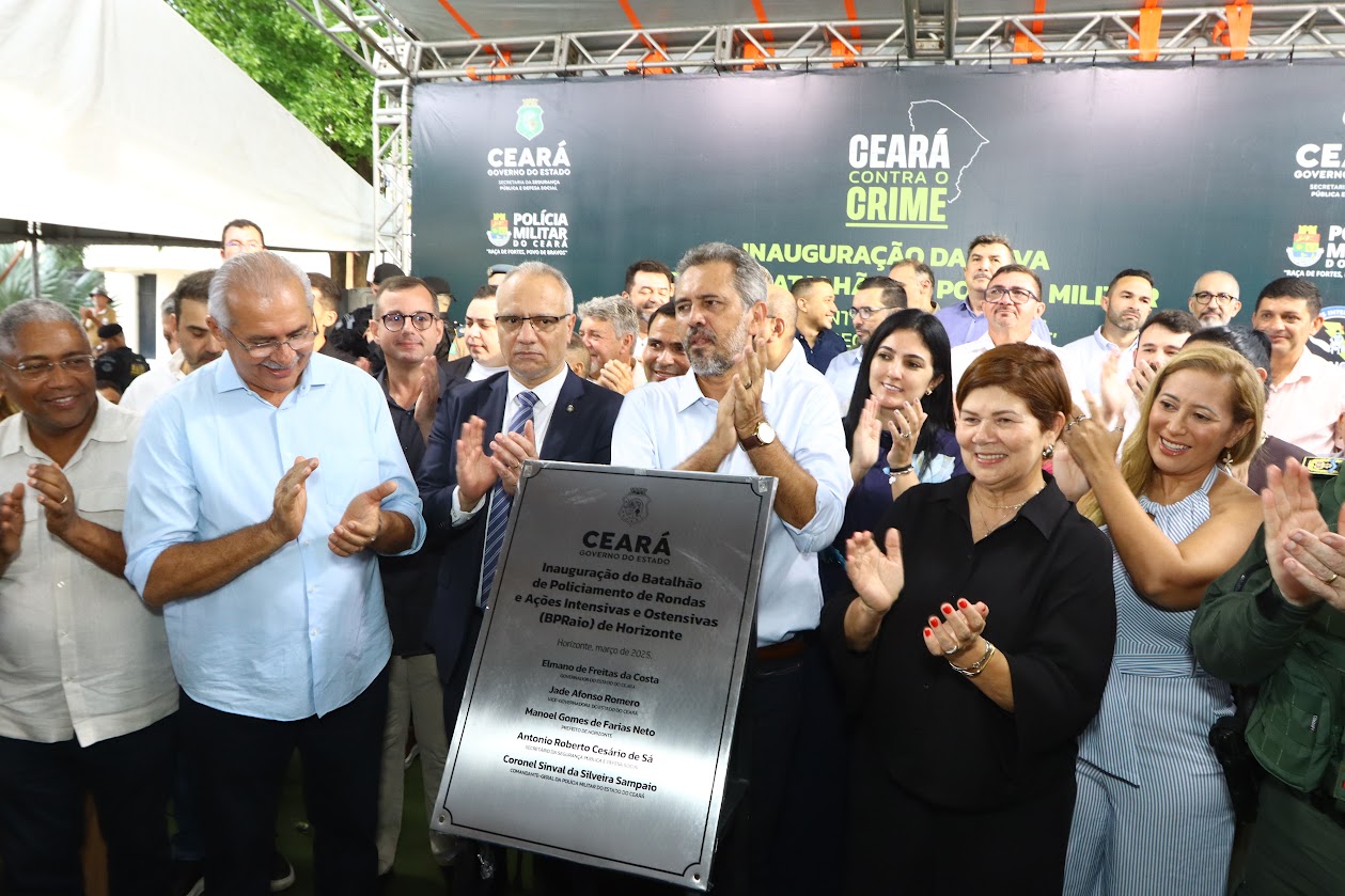 Elmano entrega nova sede do Batalhão da PM e assina OS de reforma do terminal rodoviário em Horizonte