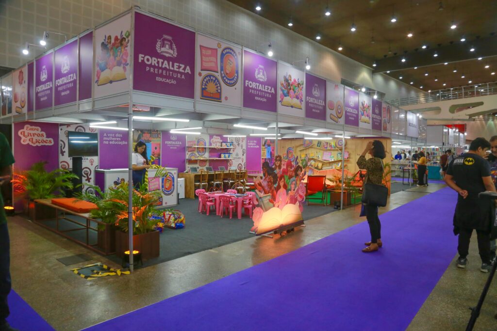 Estande Interativo da Educação de Fortaleza é Destaque na Bienal do Livro