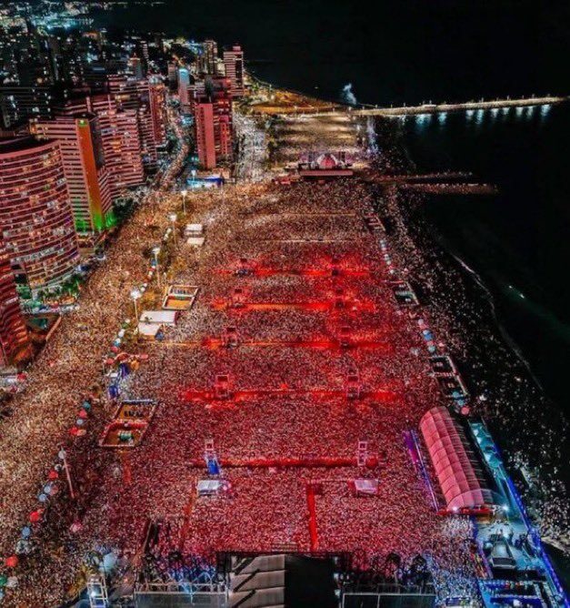"Choquei" usa foto de réveillon de Fortaleza como se fosse show da Gaga