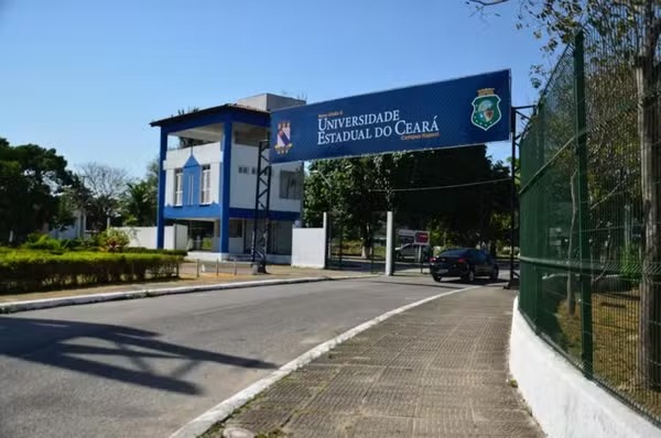 Uece abre 450 vagas em cursos de idiomas