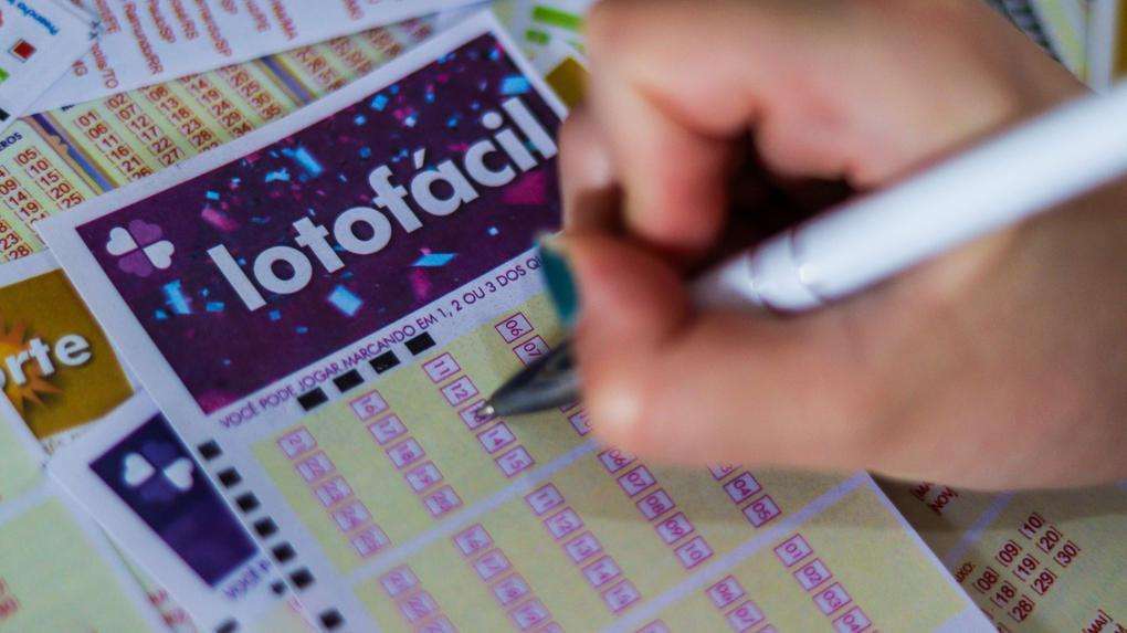 Três sortudos ganham na Lotofácil 3424 e levam R$ 575 mil cada; jogos do CE acertam 14 dezenas – Negócios