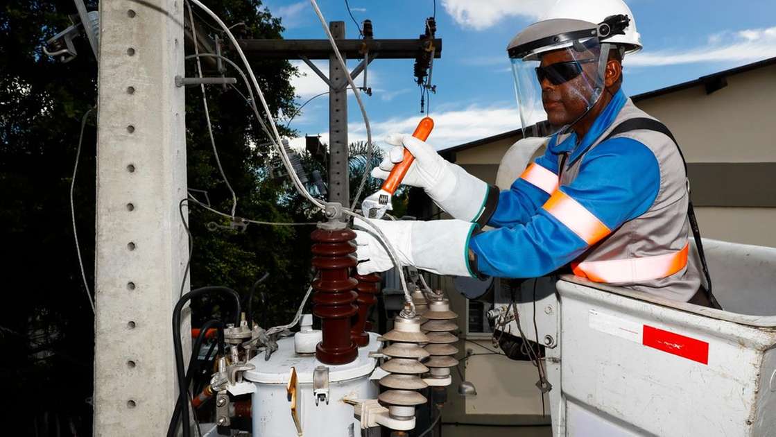 Enel reforça linha no Apodi e constrói rede em Morada Nova - Egídio Serpa