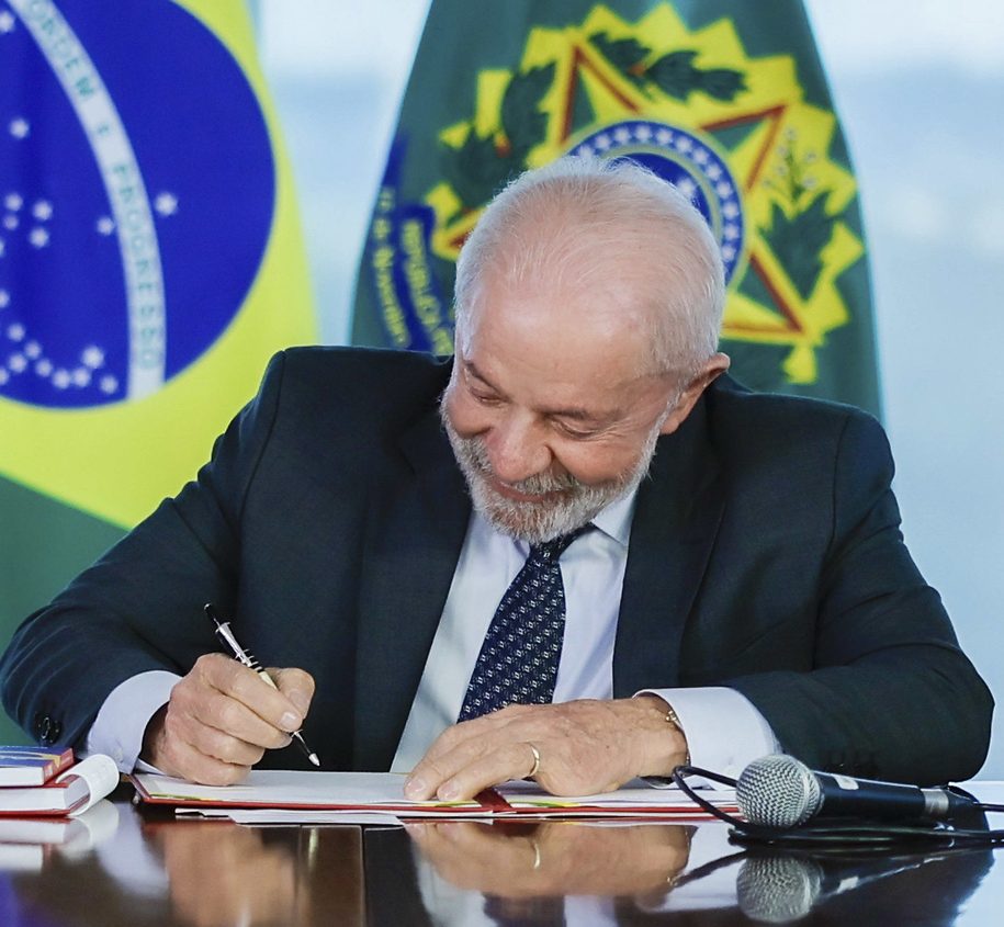 Lula sanciona lei que amplia cotas em concursos públicos