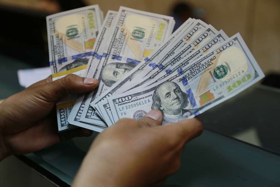 Dólar cai para R$ 5,42 e registra menor valor desde agosto de 2024 - Negócios