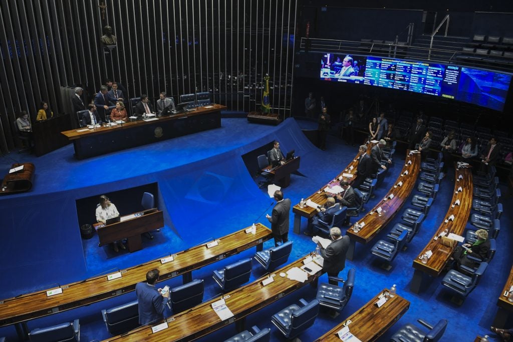 Senado aprova consignado para CLT e trabalhadores de app