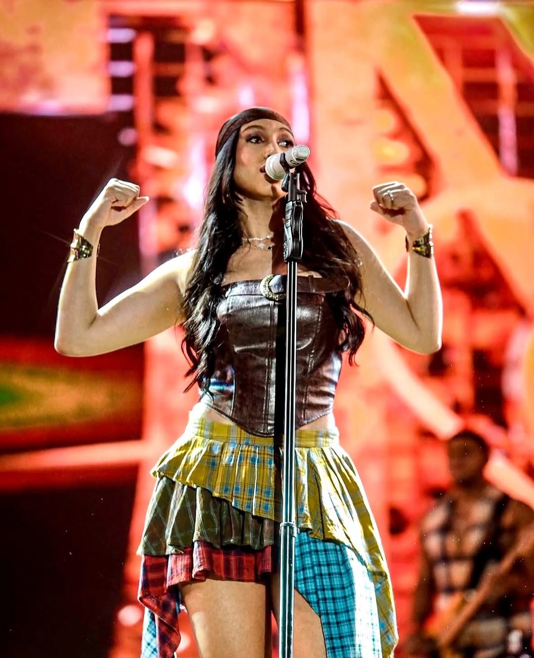 Ensaio de Fernandinha agita Ahau Beach com gravação de CD