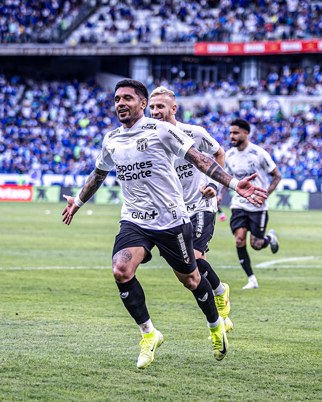 Ceará vence o Cruzeiro fora de casa com dois gols de Galeano
