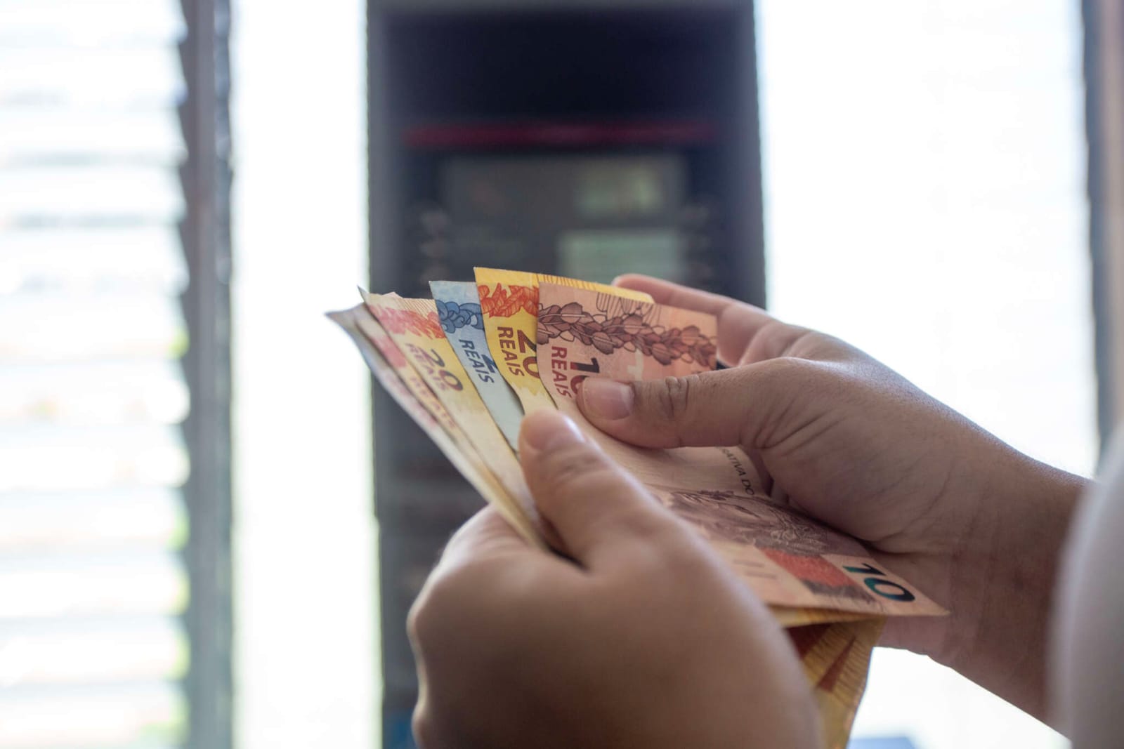 Governo do Ceará paga hoje primeira parcela do 13° salário