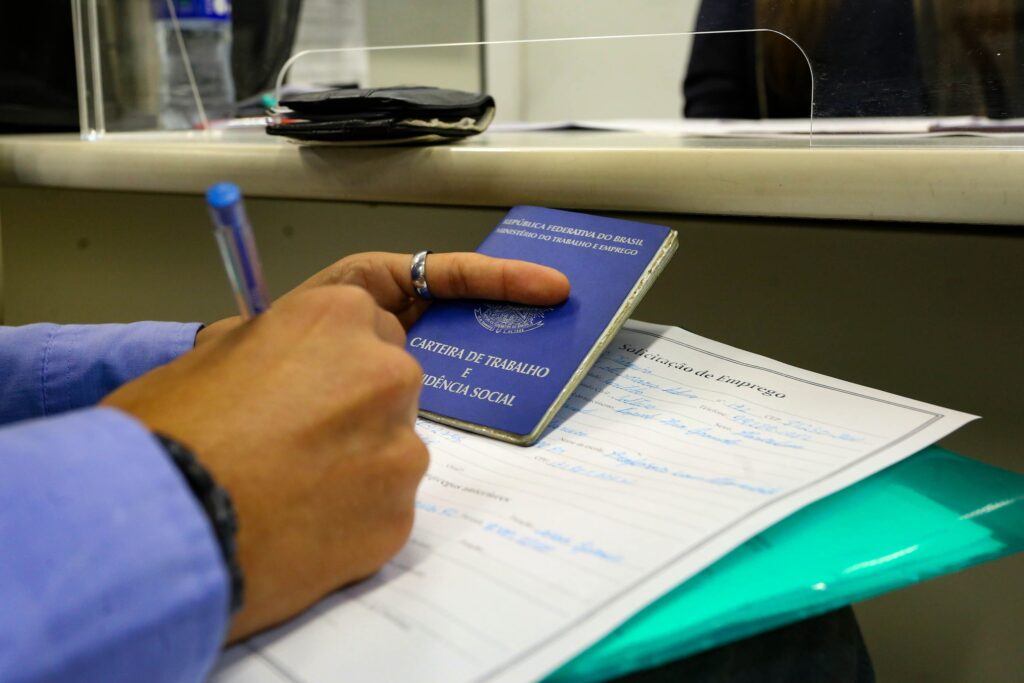IDT inicia julho com mais de 4 mil vagas de emprego no Ceará