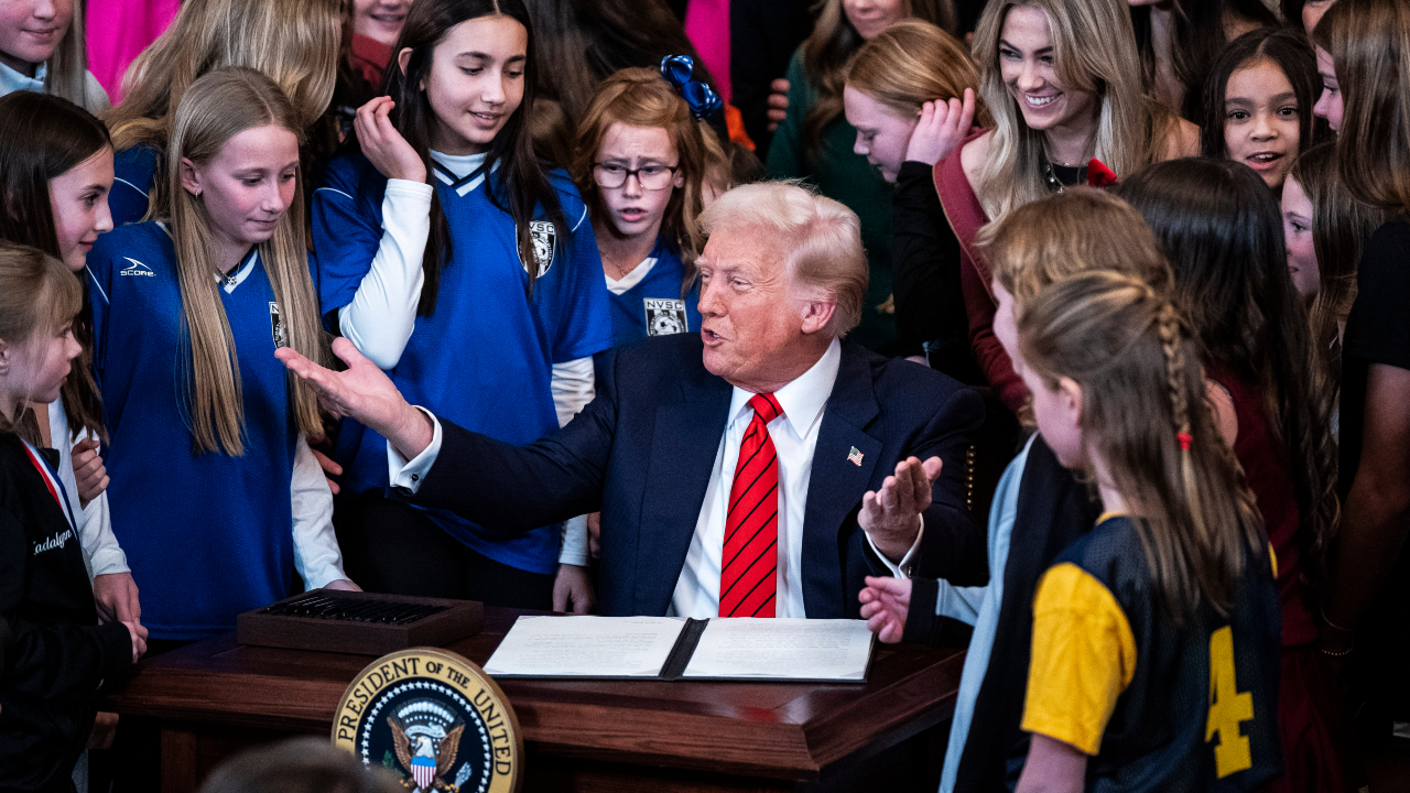 Trump proíbe mulheres trans de disputarem competições femininas nos EUA