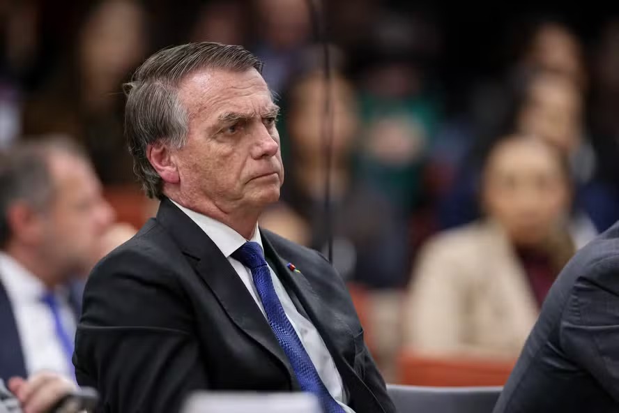 48% querem Bolsonaro preso e 46% solto, diz Datafolha