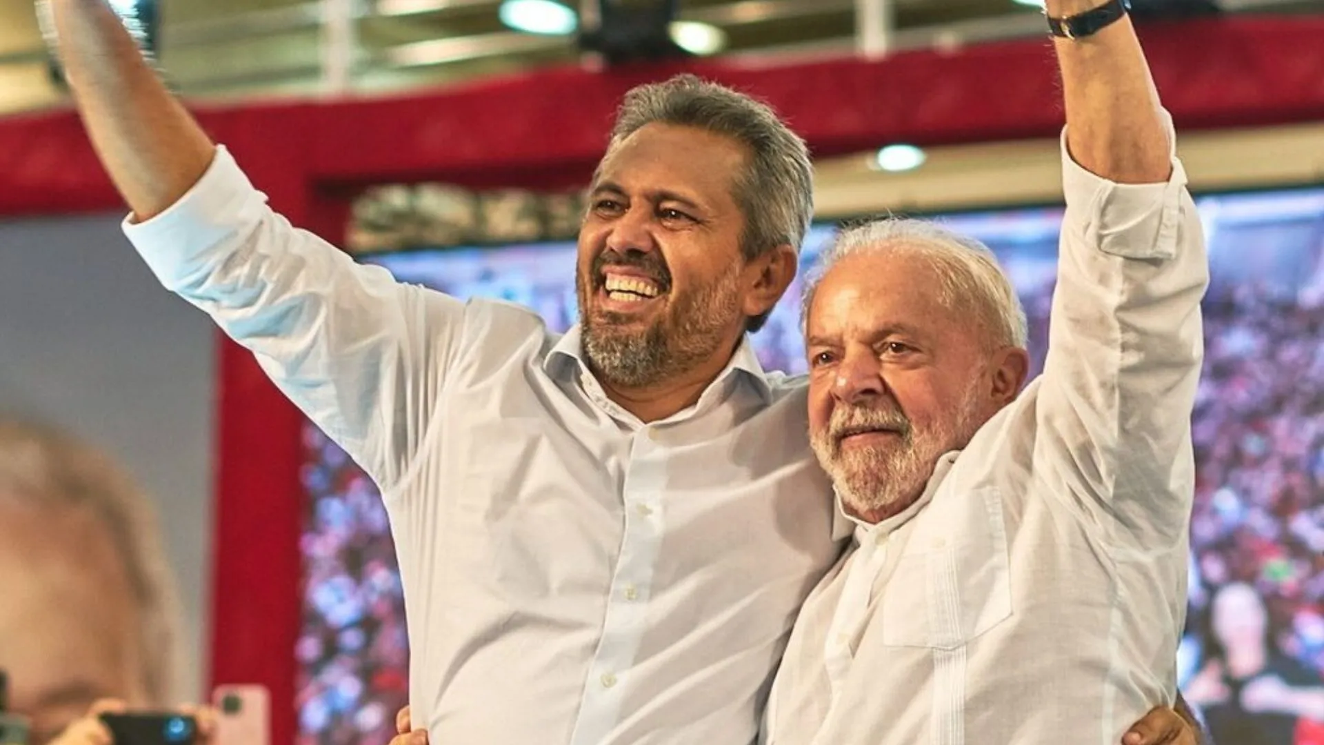 Elmano chega ao EUA ao lado de Lula; Governador vai buscar tecnologias para segurança