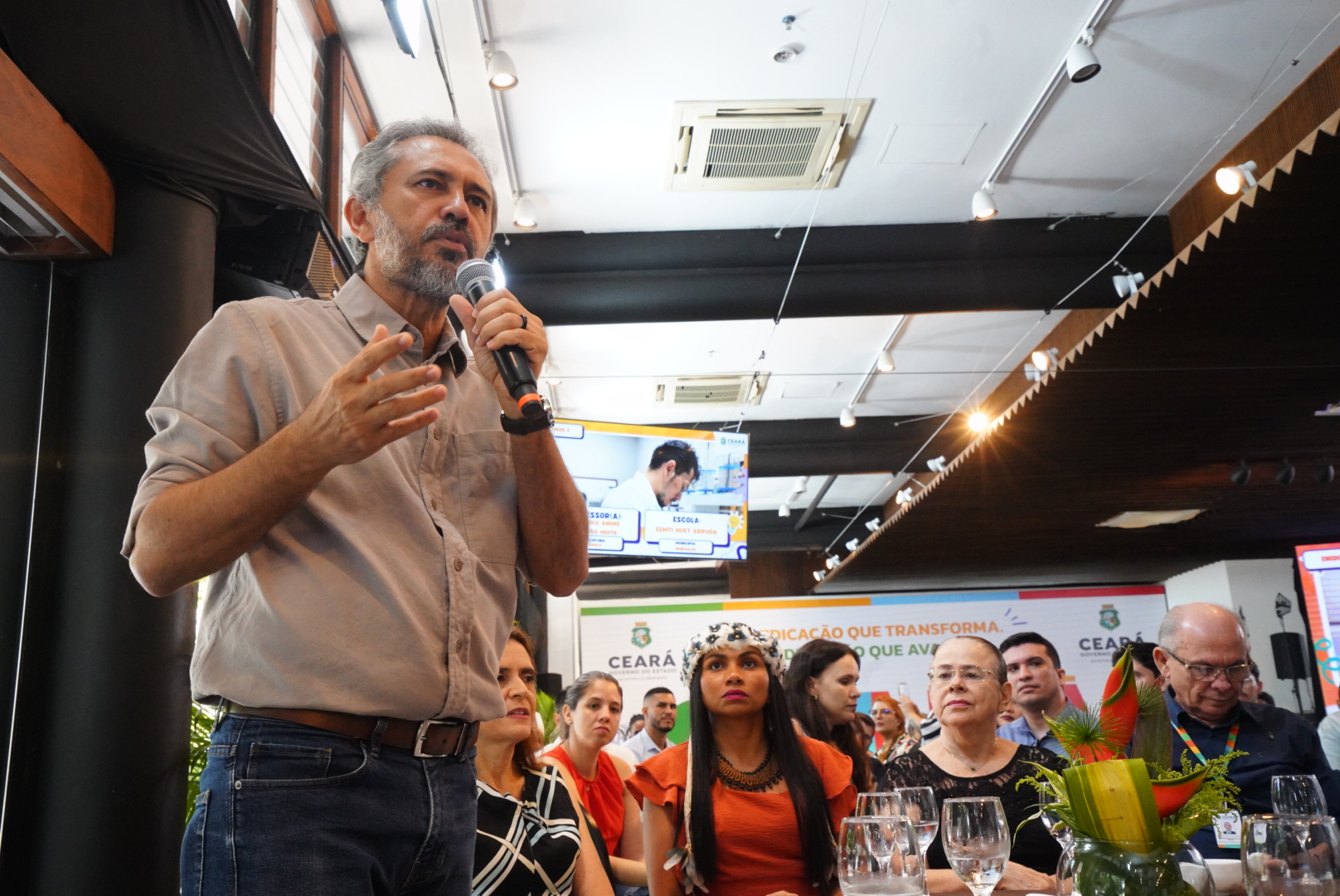 Elmano anuncia antecipação de promoção e novas medidas para professores