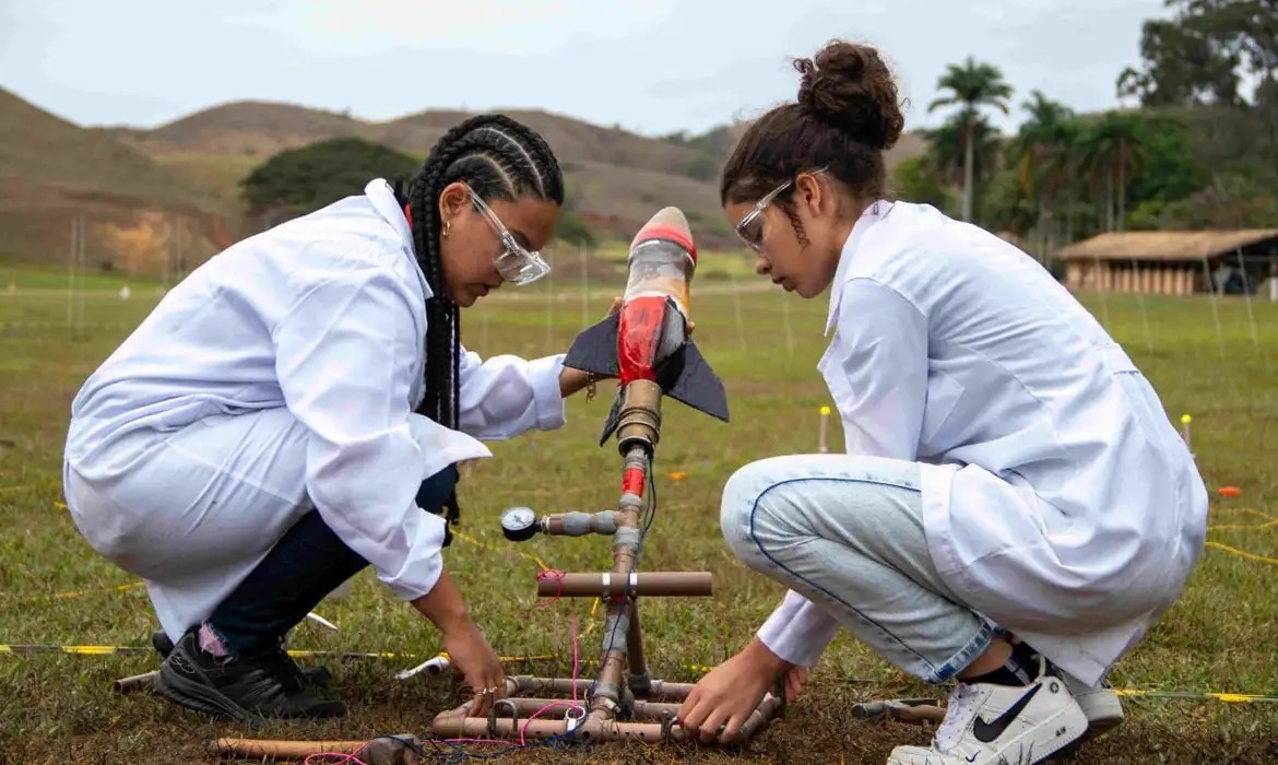 Jornada de Foguetes reunirá mais de 5 mil alunos de todo o Brasil Jornada de Foguetes reunirá mais de 5 mil alunos de todo o Brasil