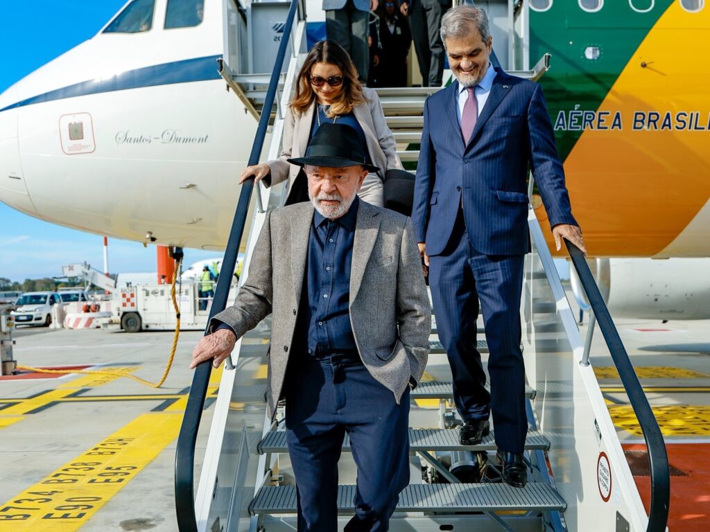 Lula chega a Roma para primeiro encontro com papa Leão XIV