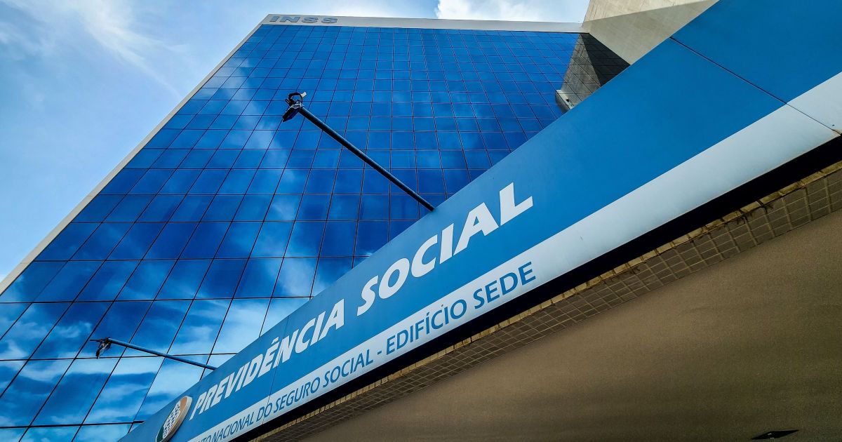 AGU pede bloqueio de R$ 3,9 bilhões de 12 entidades por fraudes no INSS