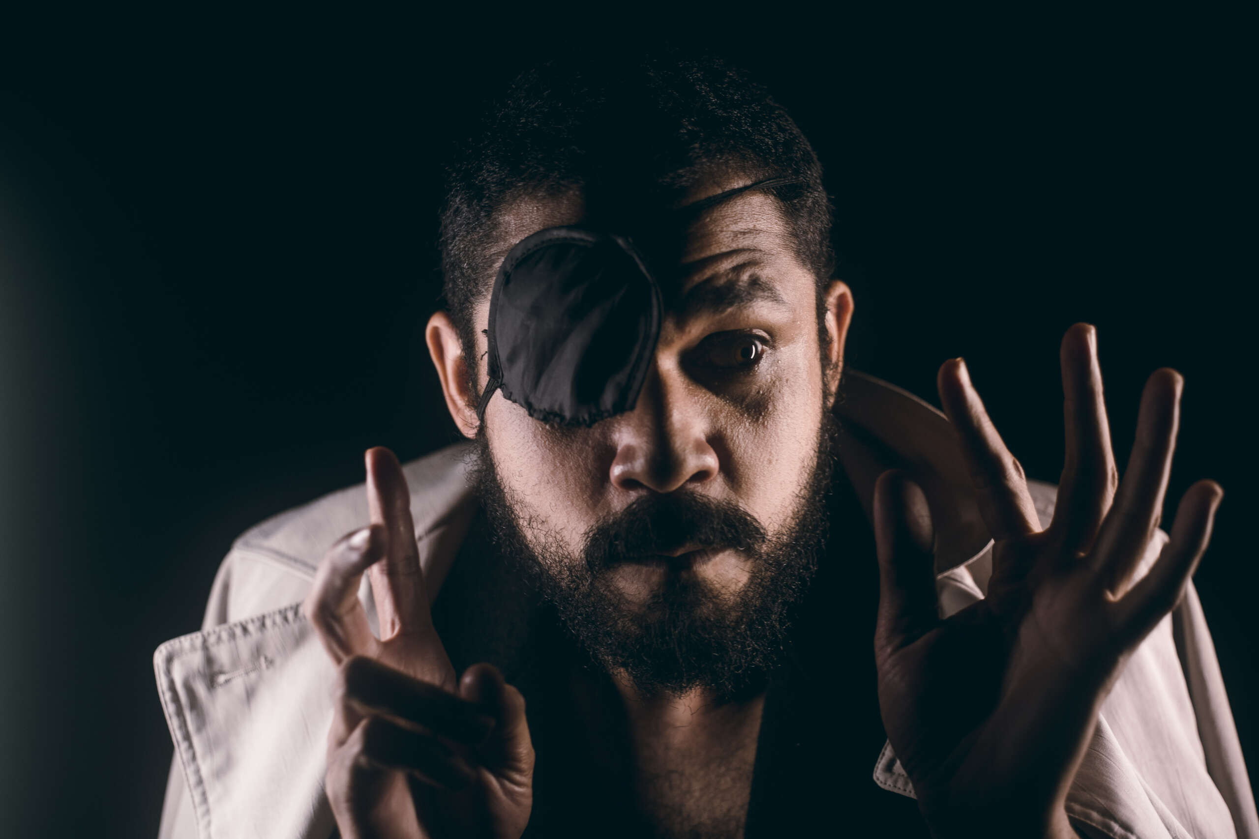 “Gato Preto”: Theatro José de Alencar recebe, dia 3 de dezembro, espetáculo que une rock e teatro em conto de terror brasileiro