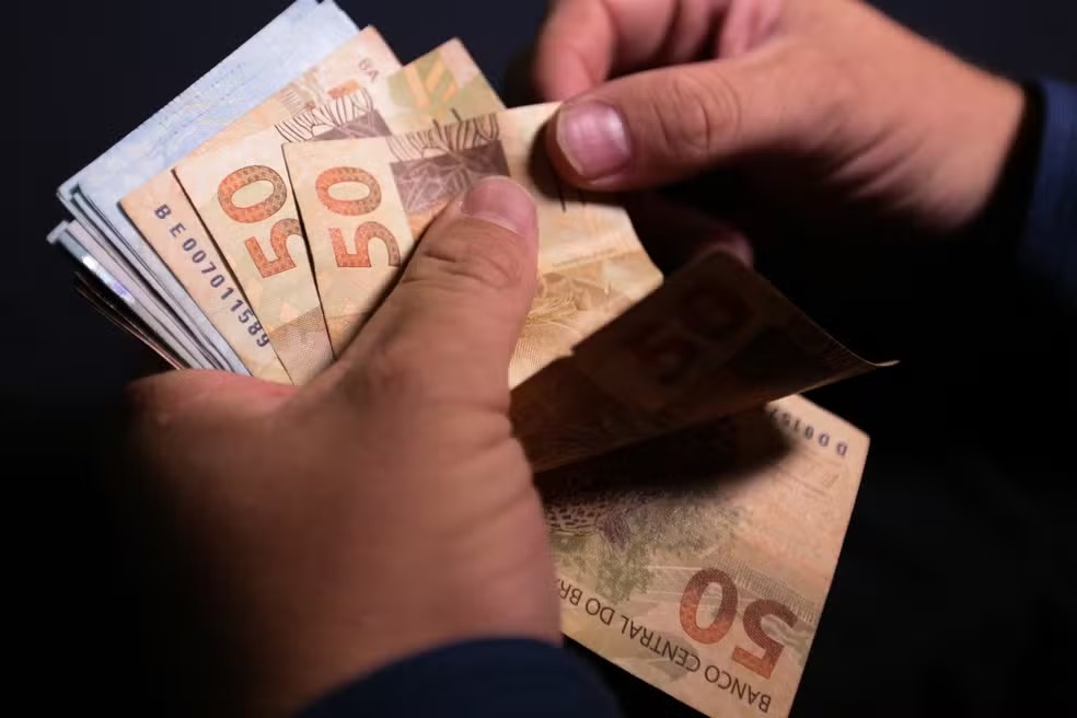 Governo confirma salário mínimo de R$ 1.621 em 2026