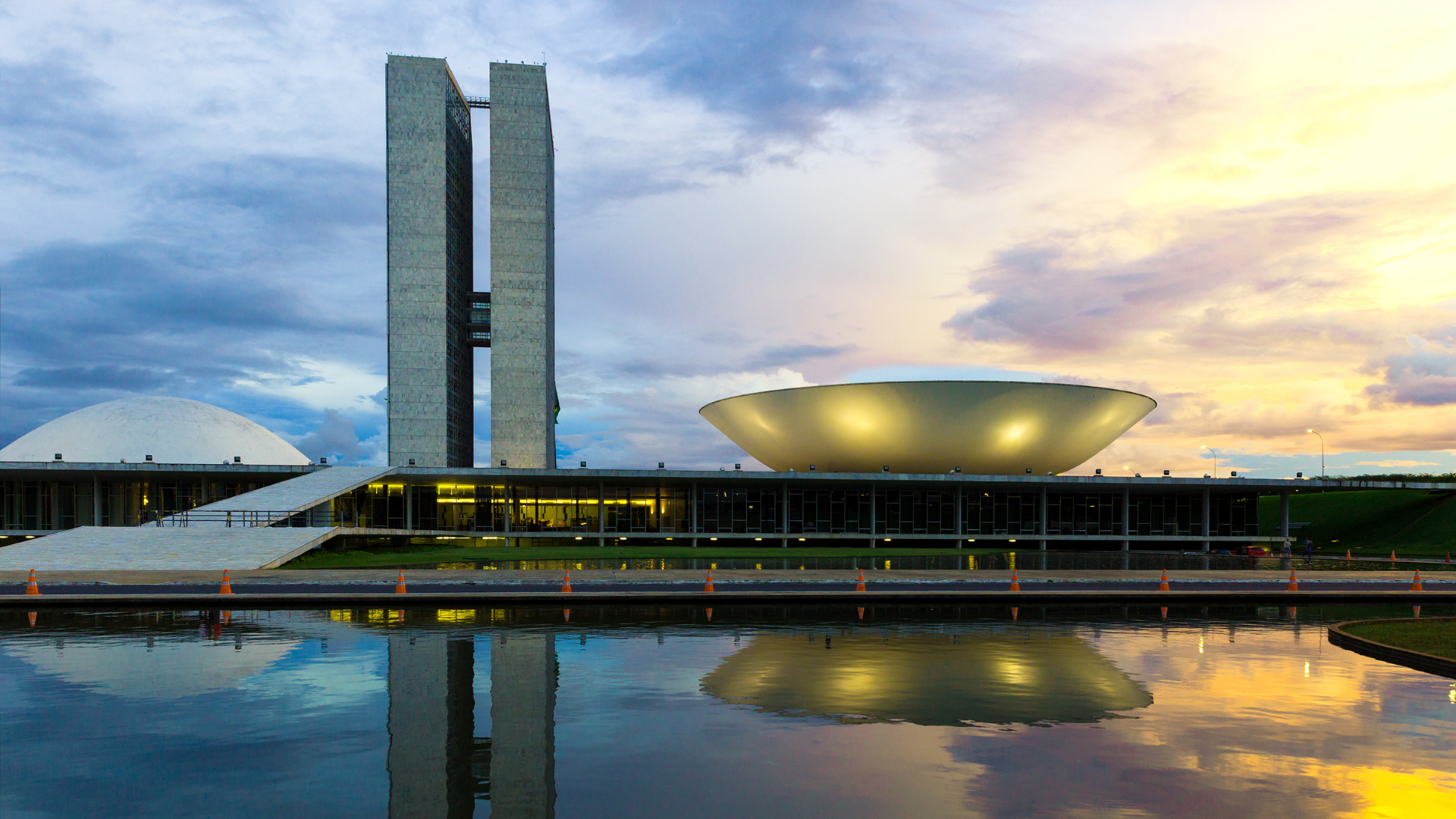 Câmara dos Deputados abre concurso com 70 vagas e salários de até R$ 30,8 mil