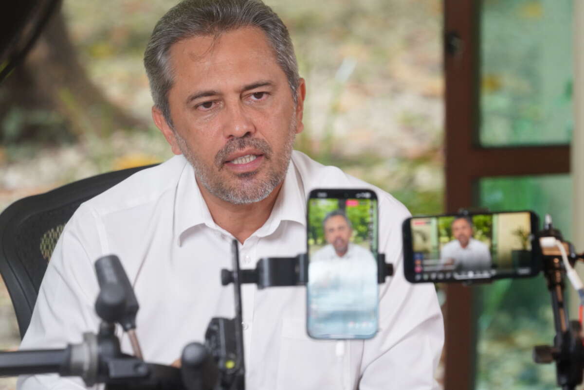 Servidores estaduais do Ceará terão ponto facultativo no dia 26, anuncia Elmano