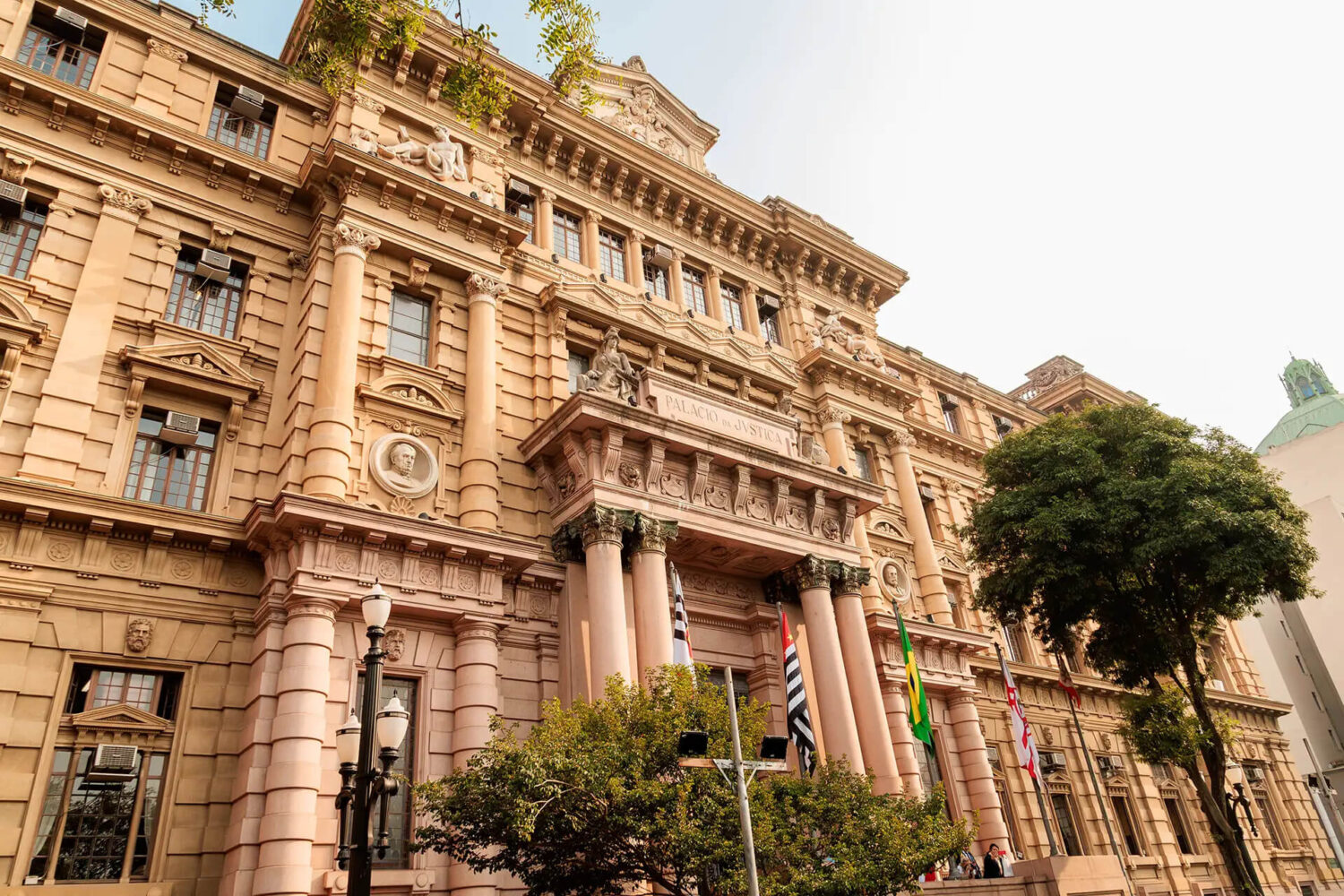 Fecham-se as cortinas do Judiciário em 2025