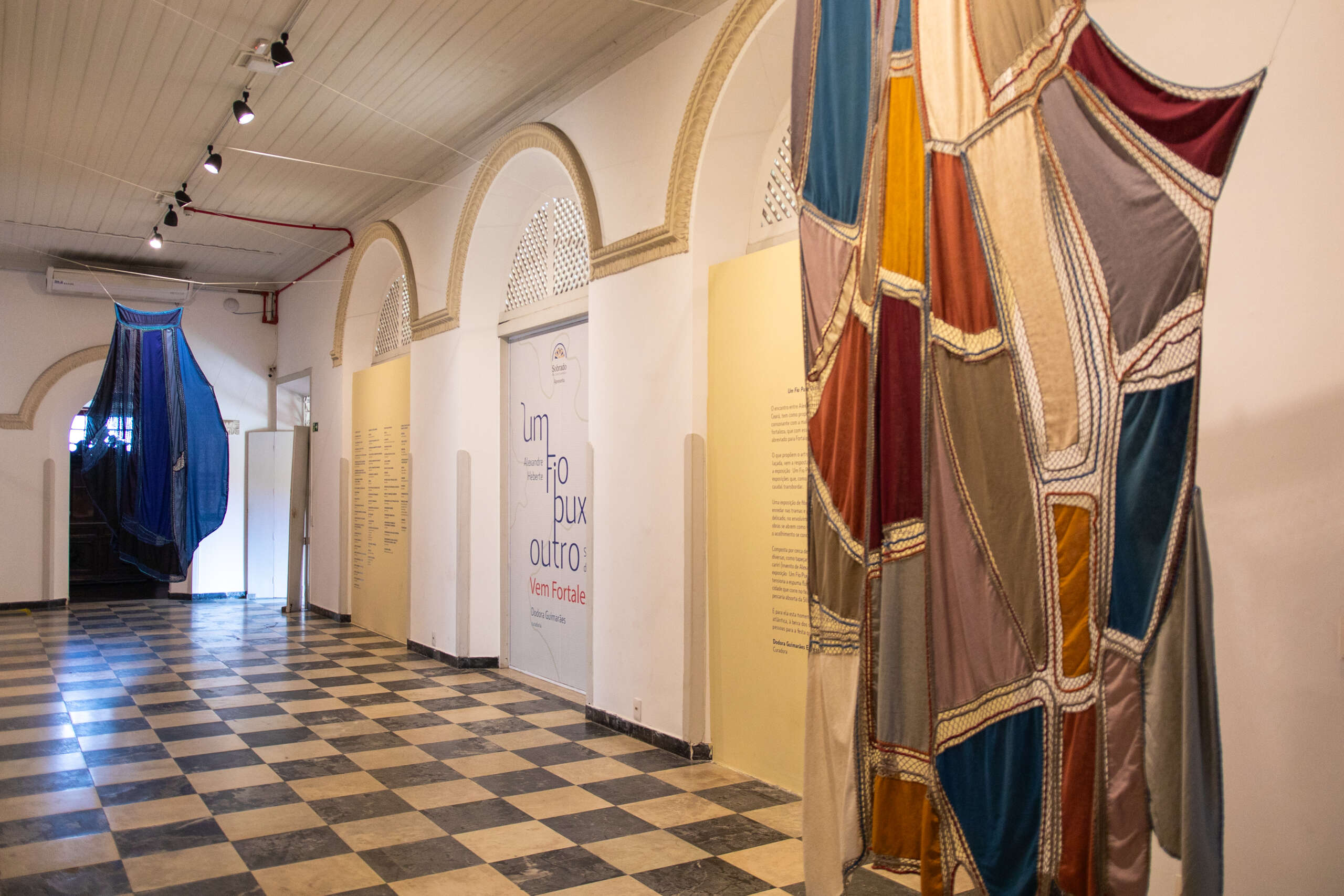 Sobrado Dr. José Lourenço e Casa do Barão de Camocim realizam o encerramento da exposição Um Fio Puxa Outro – Vem Fortalezar! com Ser Criança no Sobradinho e feira Fuá Black