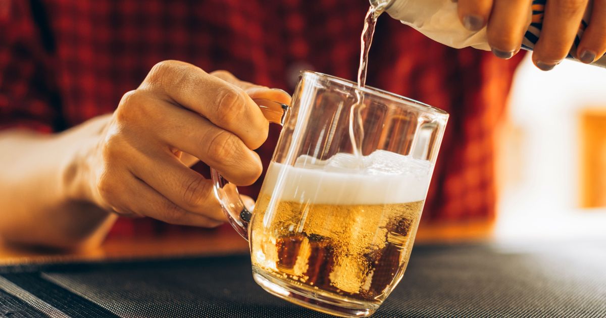 Cientista cria cerveja que funciona como vacina e gera debate ético