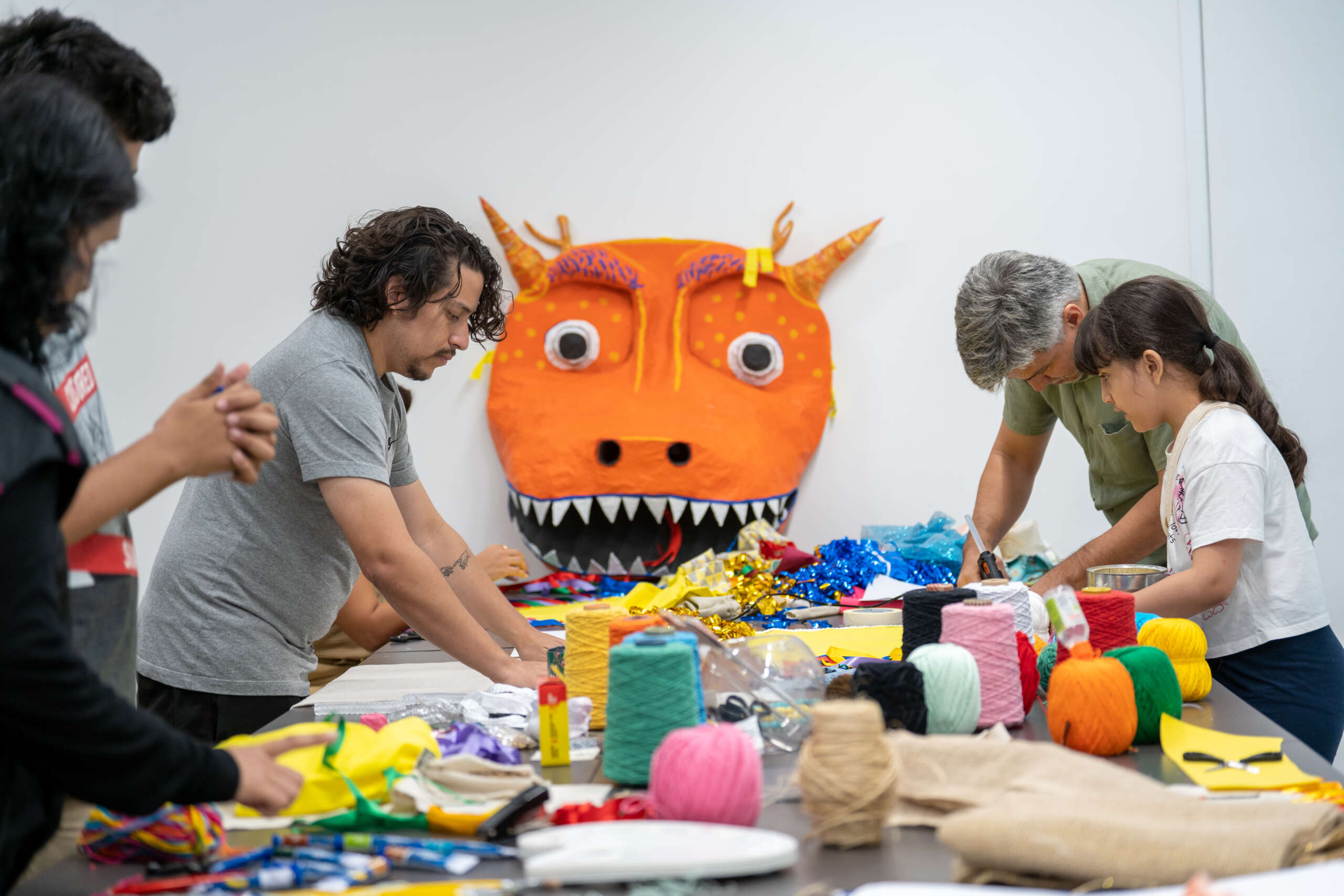 Pinacoteca do Ceará encerra programação de férias com oficina infantil em clima de carnaval e Conversa de Ateliê com Renata Bittencourt