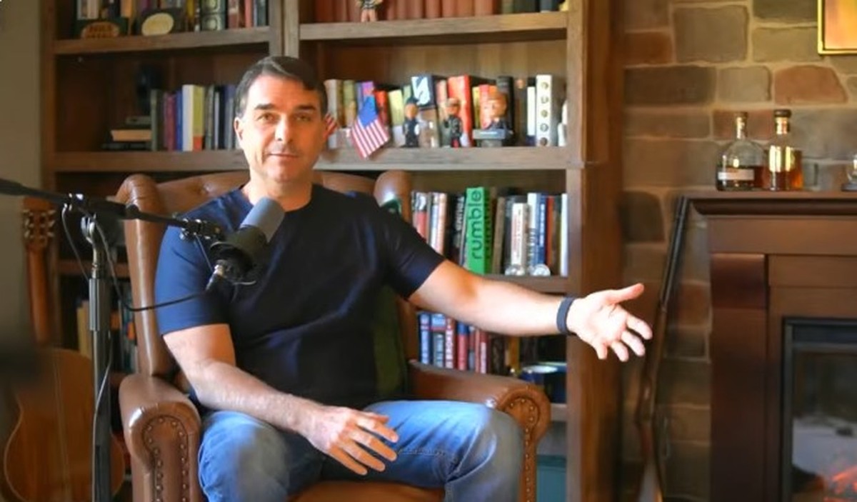 Candidatura de Tarcísio à Presidência seria risco de perder o Planalto e o governo de SP, diz Flávio | Política