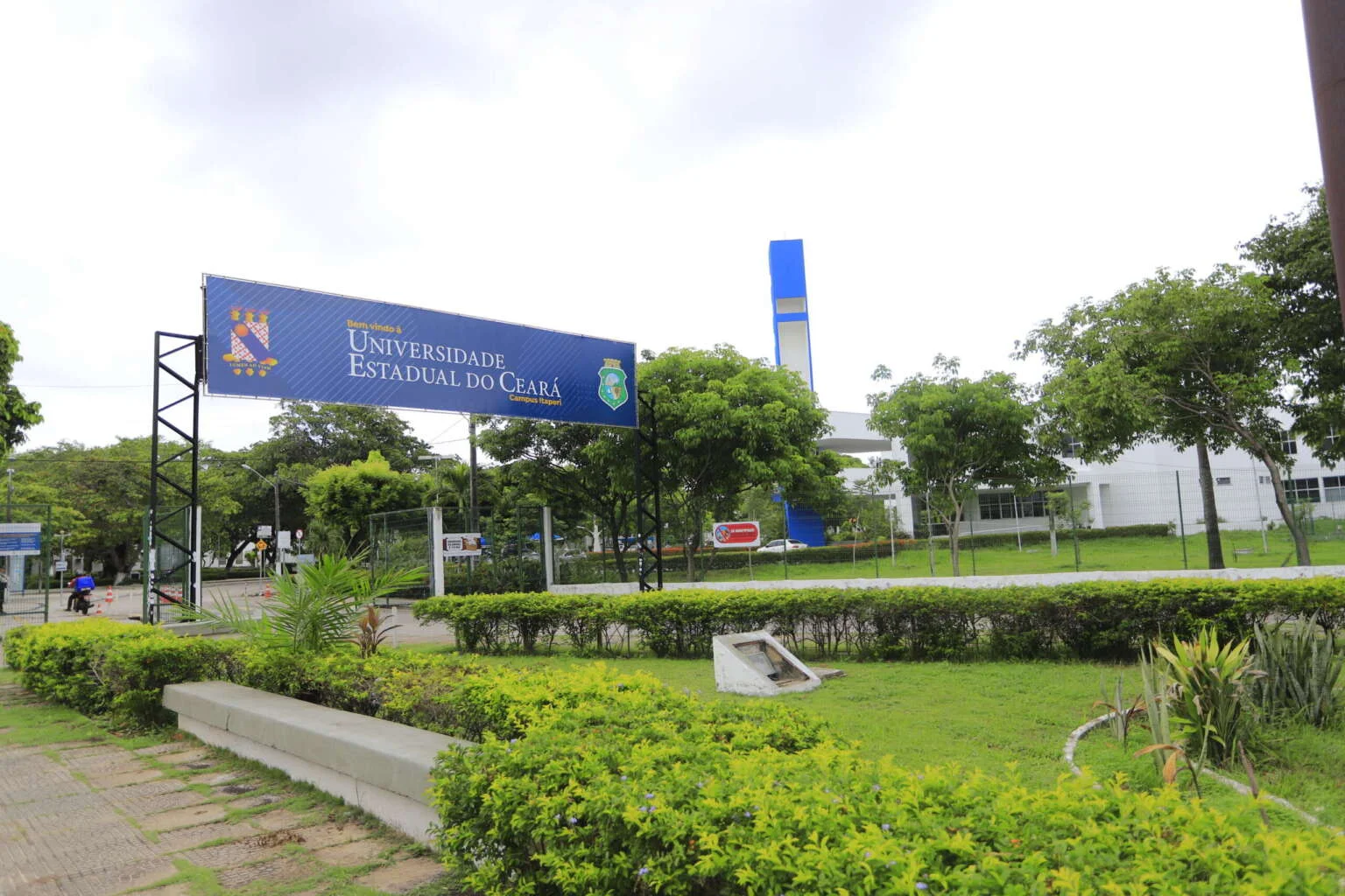 Uece publica edital de isenção de taxa do Vestibular 2026.2