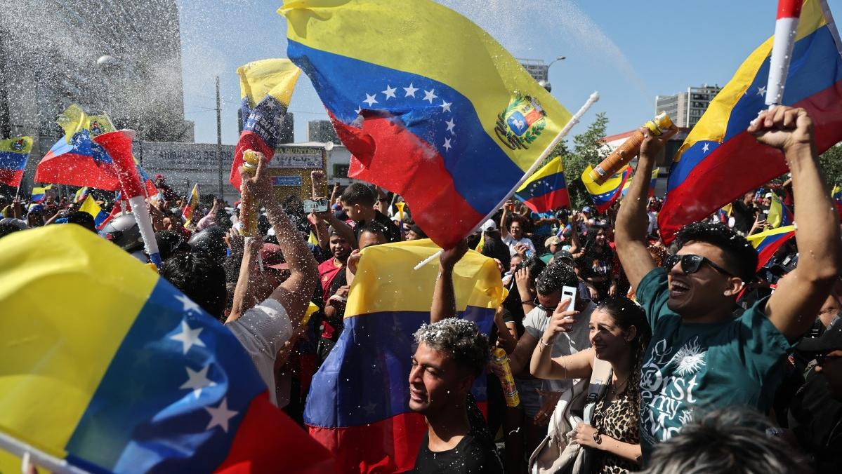 Venezuelanos pelo mundo celebram prisão de Maduro