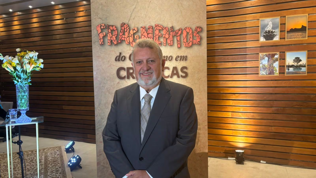 Presidente da Caixa, Carlos Vieira lança livro de crônicas e revela olhar íntimo sobre o cotidiano