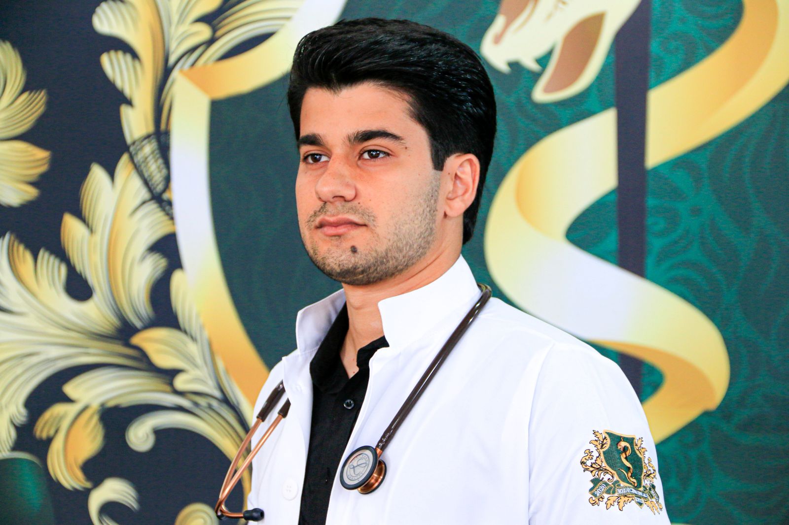 Léo Martins: quando a medicina encontra a alma e a palavra se torna instrumento de cura