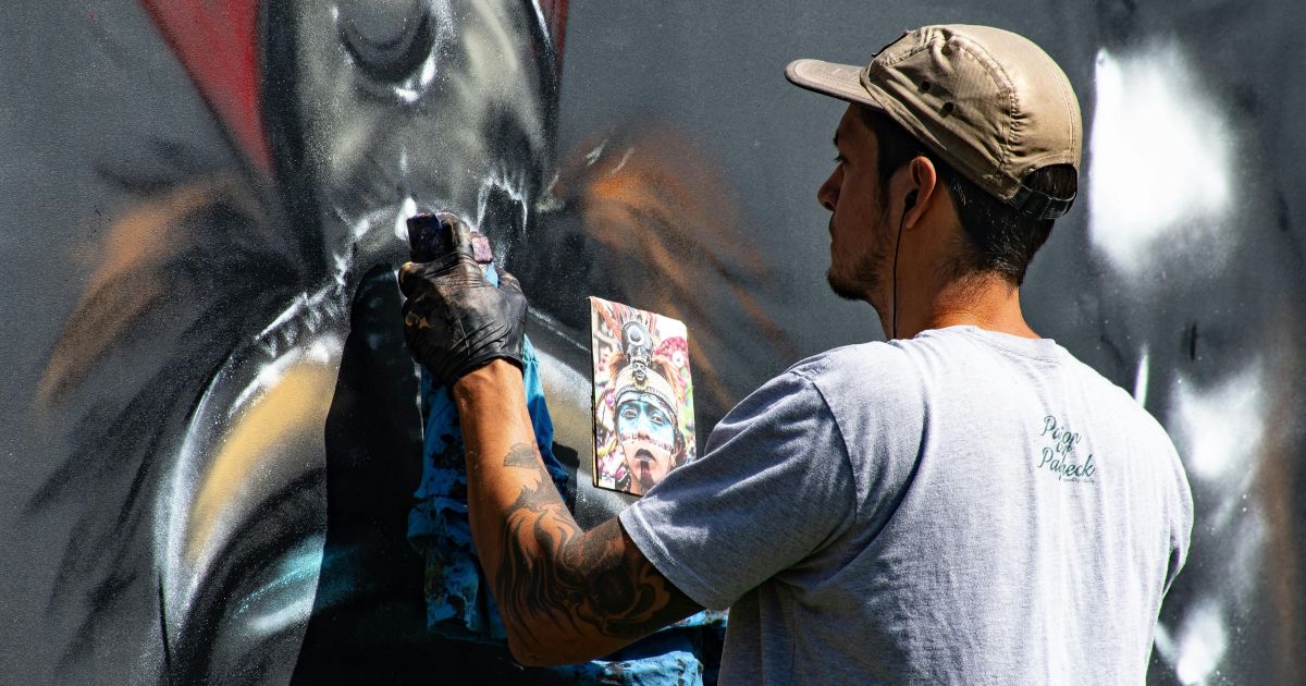 Irlanda começa programa pioneiro de renda mensal para artistas