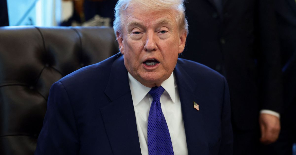 Trump sugere que Departamento de Justiça dos EUA deixe caso Epstein de lado