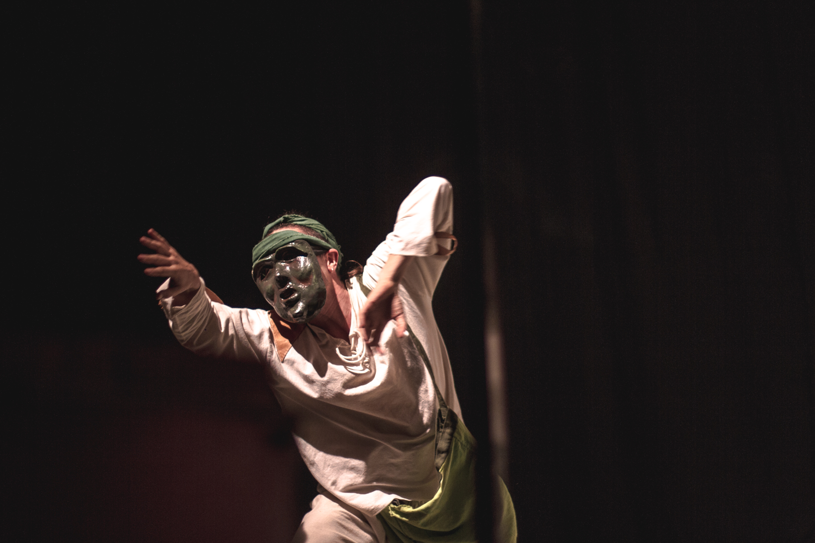 Teatro Carlos Câmara abre fevereiro com formação, comédia, teatro infantil e poesia cênica