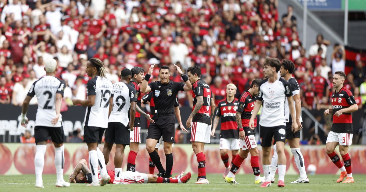 Supercopa: CBF explica expulsão de Carrascal e confirma “apagão” no VAR