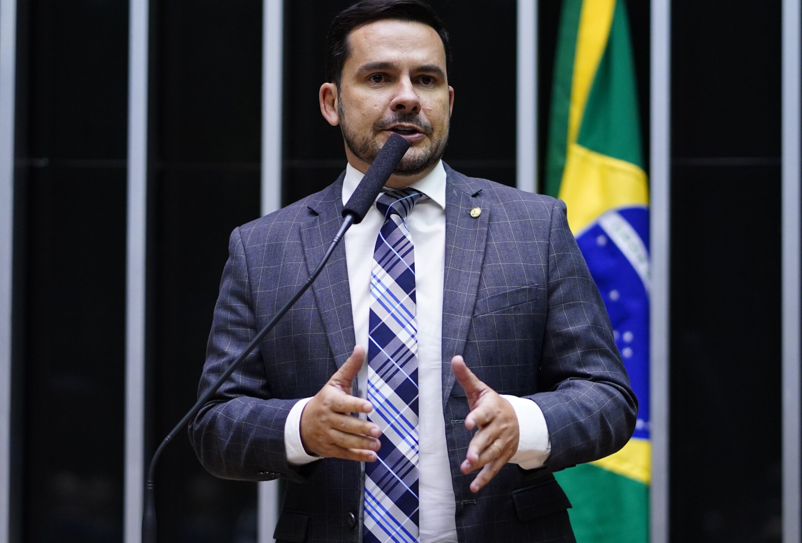 Mais da metade da população negativada: Manaus discute caminhos para ampliar o acesso ao crédito