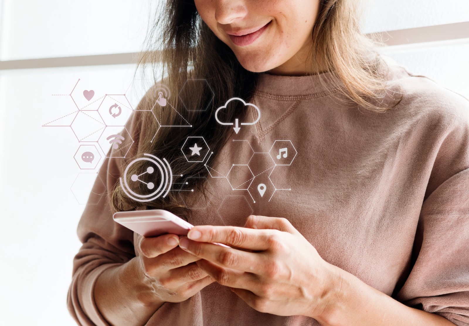 Apesar de ser cada vez mais indispensável para empresas de todos os portes, o marketing digital ainda é frequentemente reduzido a publicações em redes sociais ou a uma estética bem elaborada. Para a estrategista e publicitária Roberta Vianna, essa visão superficial impede que muitas empresas aproveitem o verdadeiro potencial da área.