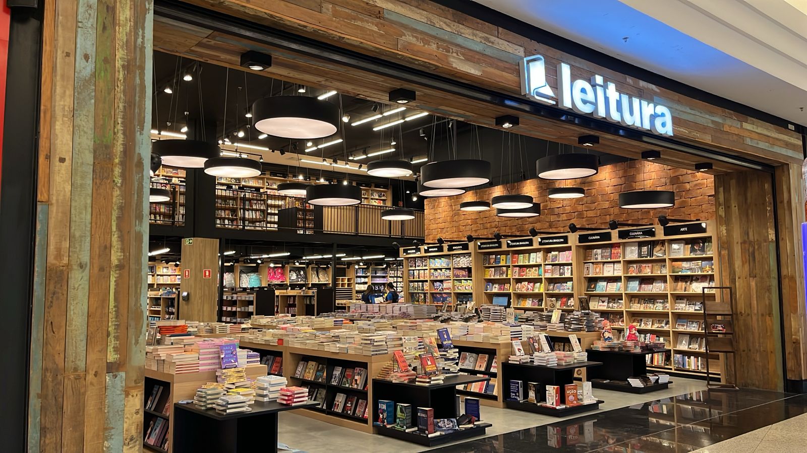 Março literário: Livraria Leitura e Grupo Editorial Record celebram o Mês do Consumidor com ofertas especiais