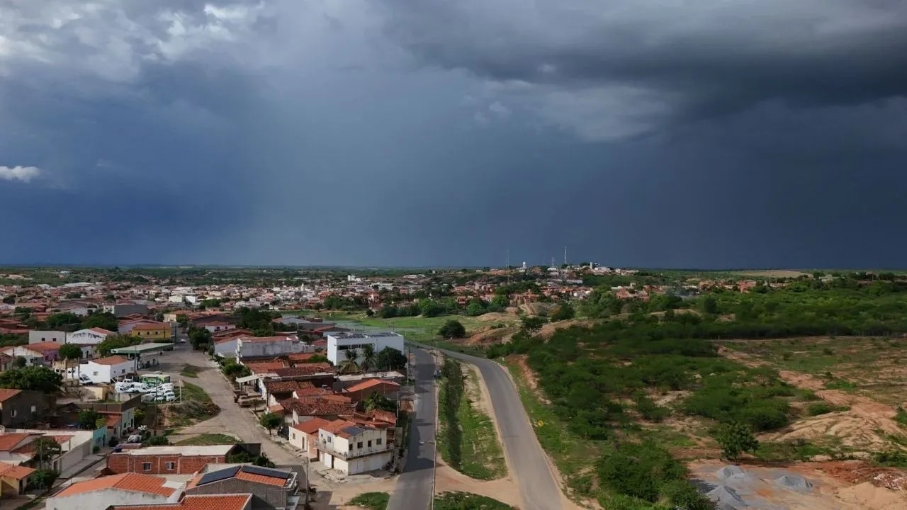 Inmet emite alerta de chuvas intensas para 181 cidades