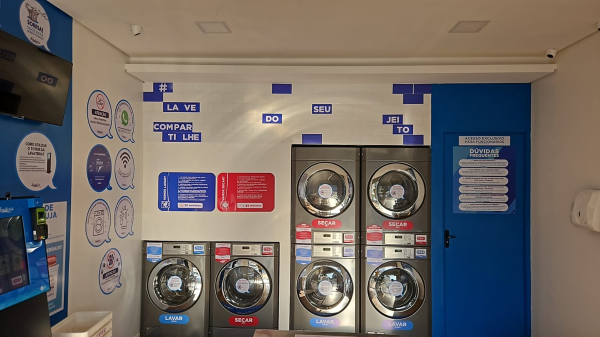 Serviços que economizam tempo viram investimento: o avanço das lavanderias autosserviço no país