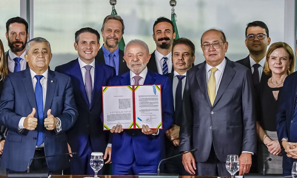 Lula sanciona lei contra facções criminosas com vetos